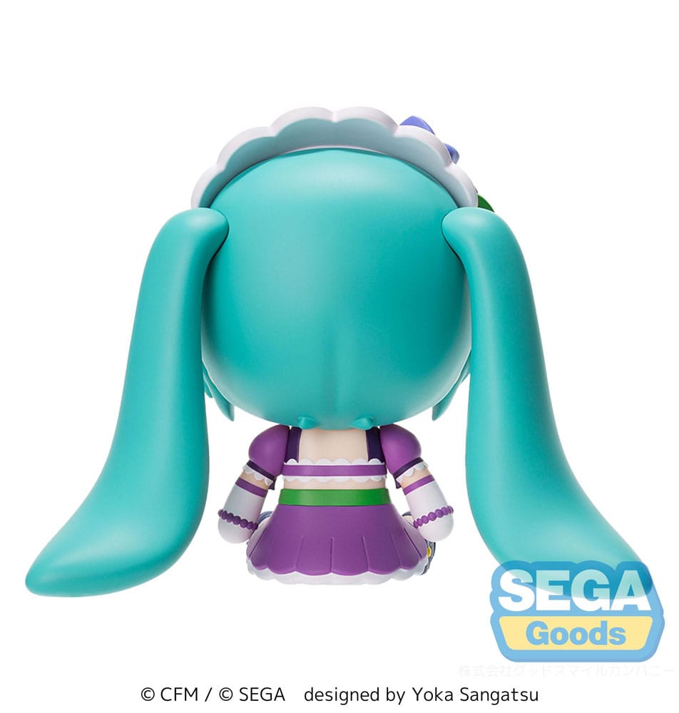 SEGA Fuwa Petit Chibi-Figur von Hatsune Miku im lila Love and Berry Outfit mit zwinkerndem Blick.