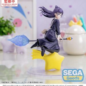 SEGA Luminasta Figur von Nemu Miyao aus WITCH WATCH reitend auf einem Besen mit blauer Spitze über einem gelben Stern.