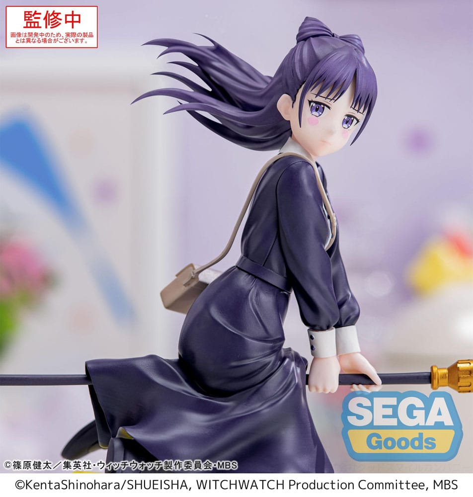 SEGA Luminasta Figur von Nemu Miyao aus WITCH WATCH reitend auf einem Besen mit blauer Spitze über einem gelben Stern.