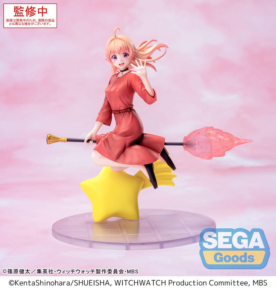 SEGA Luminasta Figur von Nico Wakatsuki aus WITCH WATCH reitend auf einem Besen über einem gelben Stern.