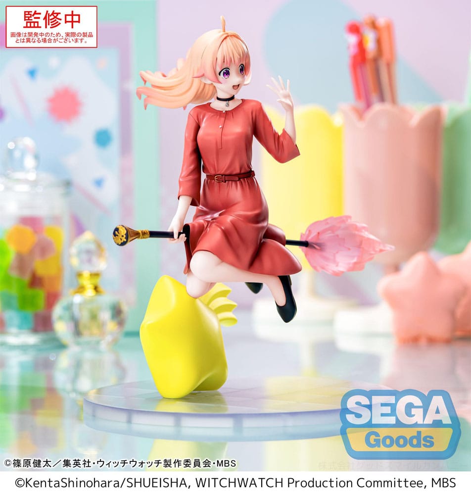 SEGA Luminasta Figur von Nico Wakatsuki aus WITCH WATCH reitend auf einem Besen über einem gelben Stern.