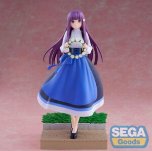 Sega xStellar Figur von Fern aus Frieren im blauen Trachtenkleid mit einem weißen Blumenkranz in den Händen.