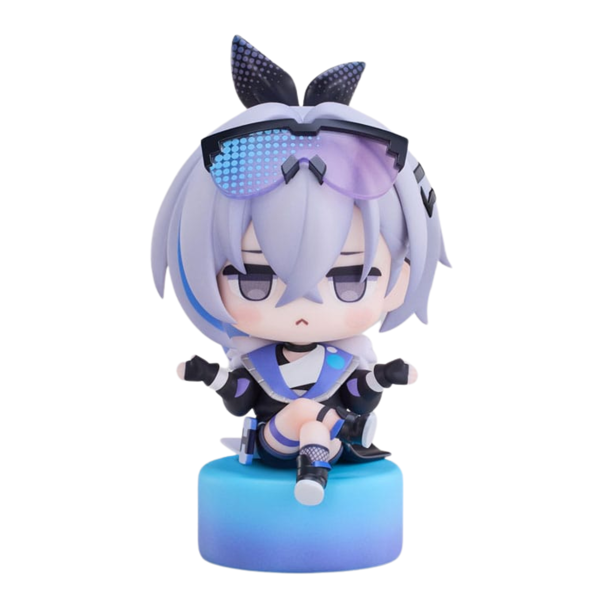 RIBOSE Honkai Star Rail Chibi Mini-Figur von Silver Wolf sitzend mit Visor-Brille auf einem blau-violetten Sockel.