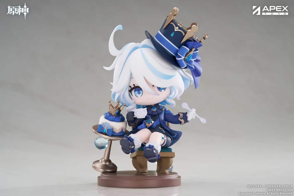 APEX-TOYS Genshin Impact Chibi Mini-Figur von Furina im blauen Outfit mit Zylinderhut und Teetasse neben einem Törtchen auf runder Sockelbasis.