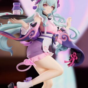 Genshin Impact Figur von Yumemizuki Mizuki in der Dreams Ver. im rosa-violetten Maid-Outfit mit Serviertablett auf violetter Standbasis.