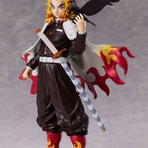 Aniplex Demon Slayer Figur von Kyojuro Rengoku mit Kasugai-Krähe auf der Schulter und Flammen-Umhang auf schwarzer Standbasis.
