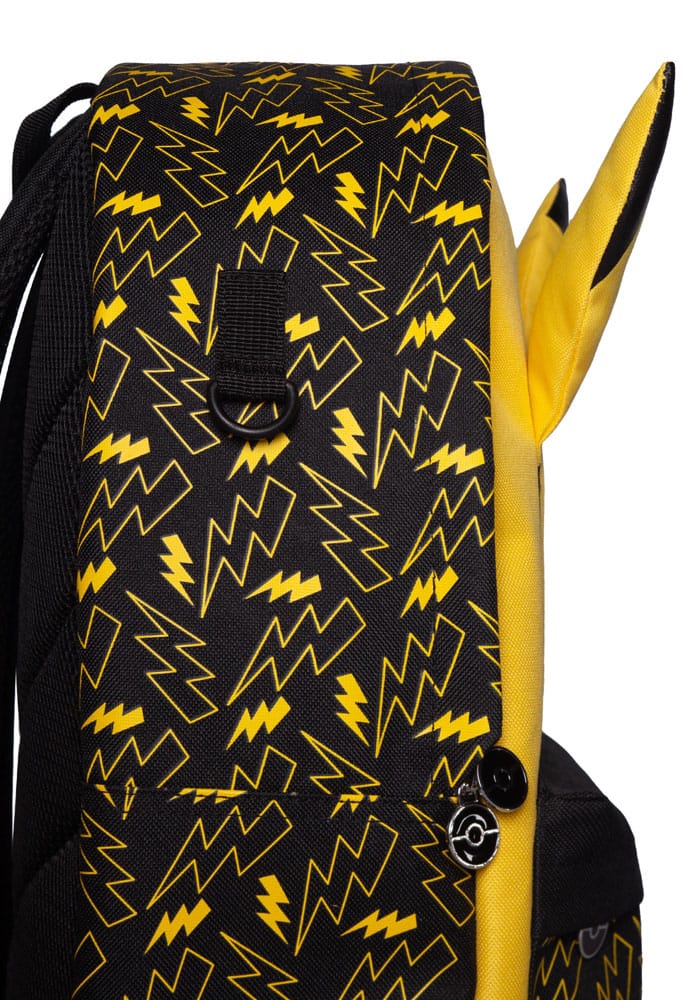 Pokémon Rucksack im gelb-schwarzen Pikachu-Design mit abstehenden 3D-Ohren und Blitz-Muster auf der Fronttasche.