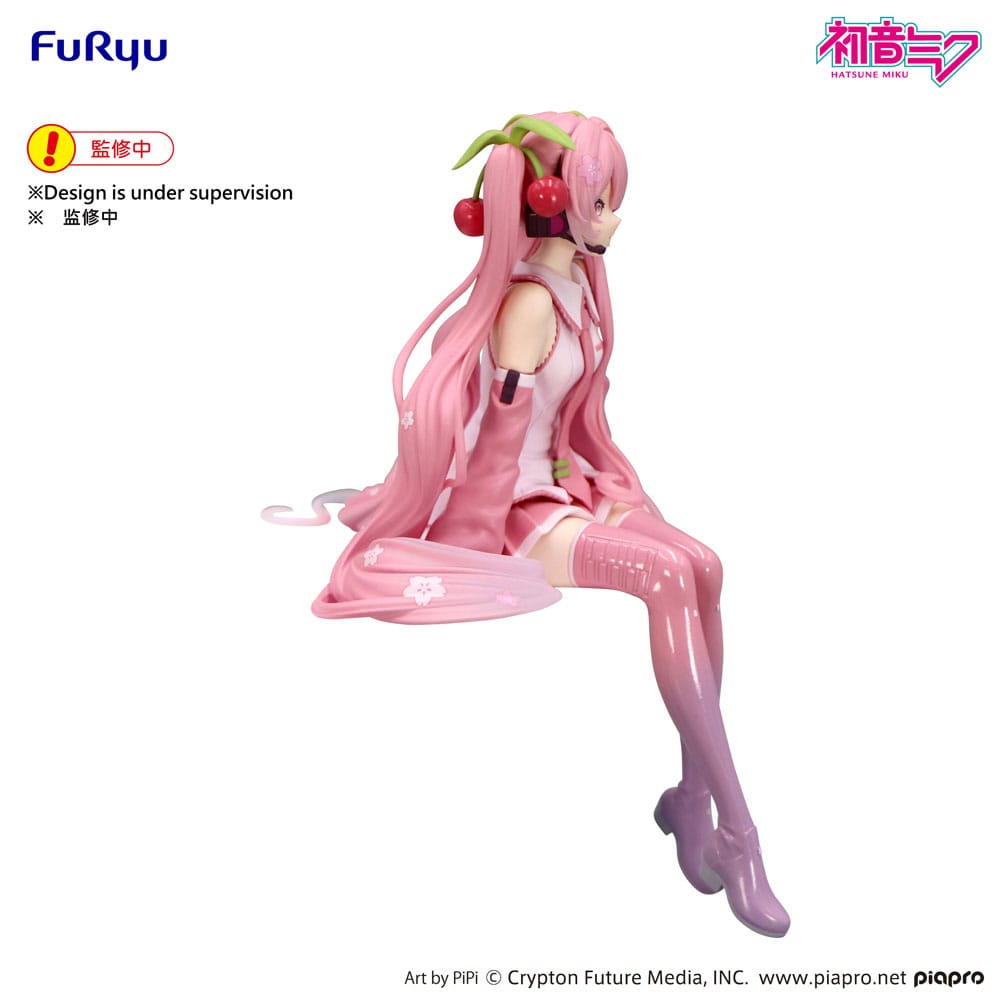 FuRyu Hatsune Miku Figur als Sakura Version 2026 in rosafarbenem Outfit mit Kirschen-Haarschmuck in sitzender Pose.