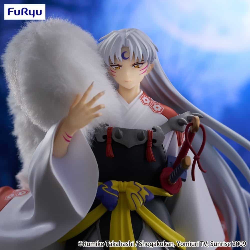 FuRyu InuYasha Trio-Try-iT Figur von Sesshomaru in weißem Kimono mit Pelzstola und Schwert.