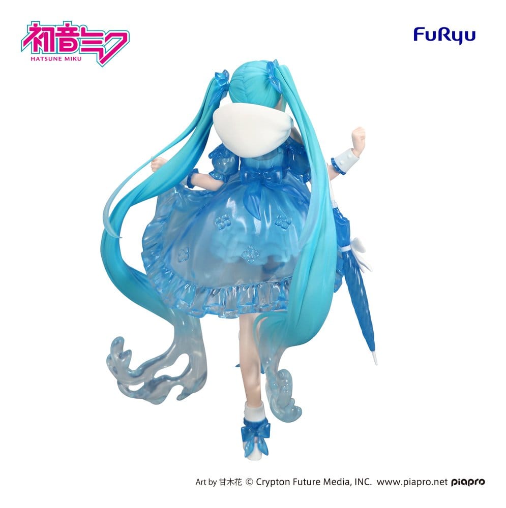 FuRyu Hatsune Miku Figur in Rainy Dance Version mit blauem Regenschirm und transparentem Kleid beim Tanzen.
