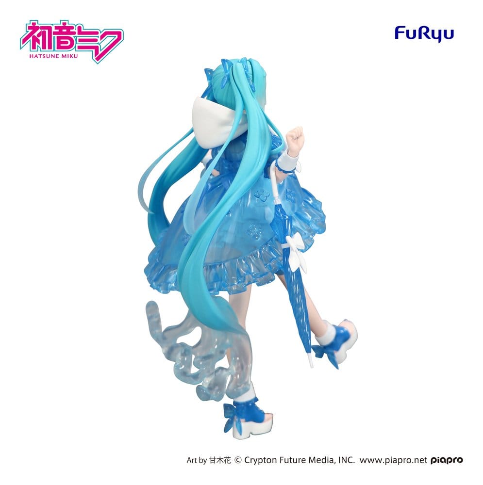 FuRyu Hatsune Miku Figur in Rainy Dance Version mit blauem Regenschirm und transparentem Kleid beim Tanzen.