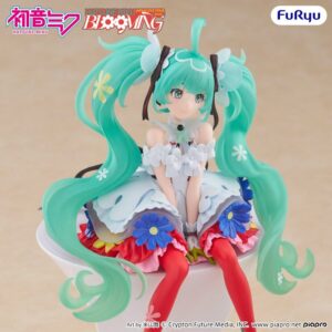 FuRyu Hatsune Miku Figur zur Japan Live Tour 2025 Blooming in blumigem Outfit mit roten Strümpfen in sitzender Pose.