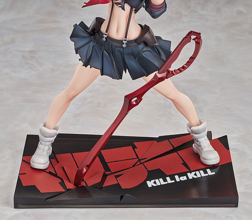 Good Smile Company Kill la Kill Figur von Ryuko Matoi in Transformation Version mit Scherenklinge und rissiger Diorama-Base.