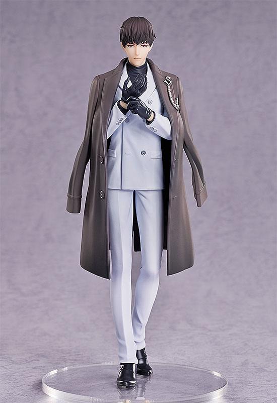 Good Smile Company Pop Up Parade Figur von Mo Xu aus Love&Producer im hellen Anzug mit dunklem Mantel und Handschuhen.