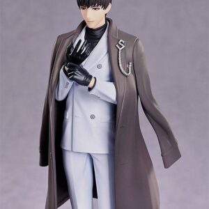 Good Smile Company Pop Up Parade Figur von Mo Xu aus Love&Producer im hellen Anzug mit dunklem Mantel und Handschuhen.
