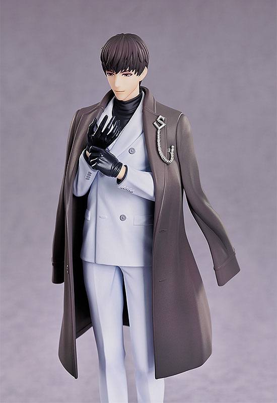 Good Smile Company Pop Up Parade Figur von Mo Xu aus Love&Producer im hellen Anzug mit dunklem Mantel und Handschuhen.