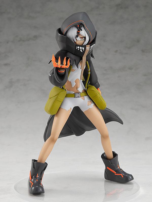 Good Smile Company Pop Up Parade Figur von Strength aus Black Rock Shooter Dawn Fall im schwarzen Kapuzenmantel mit orangen Akzenten.