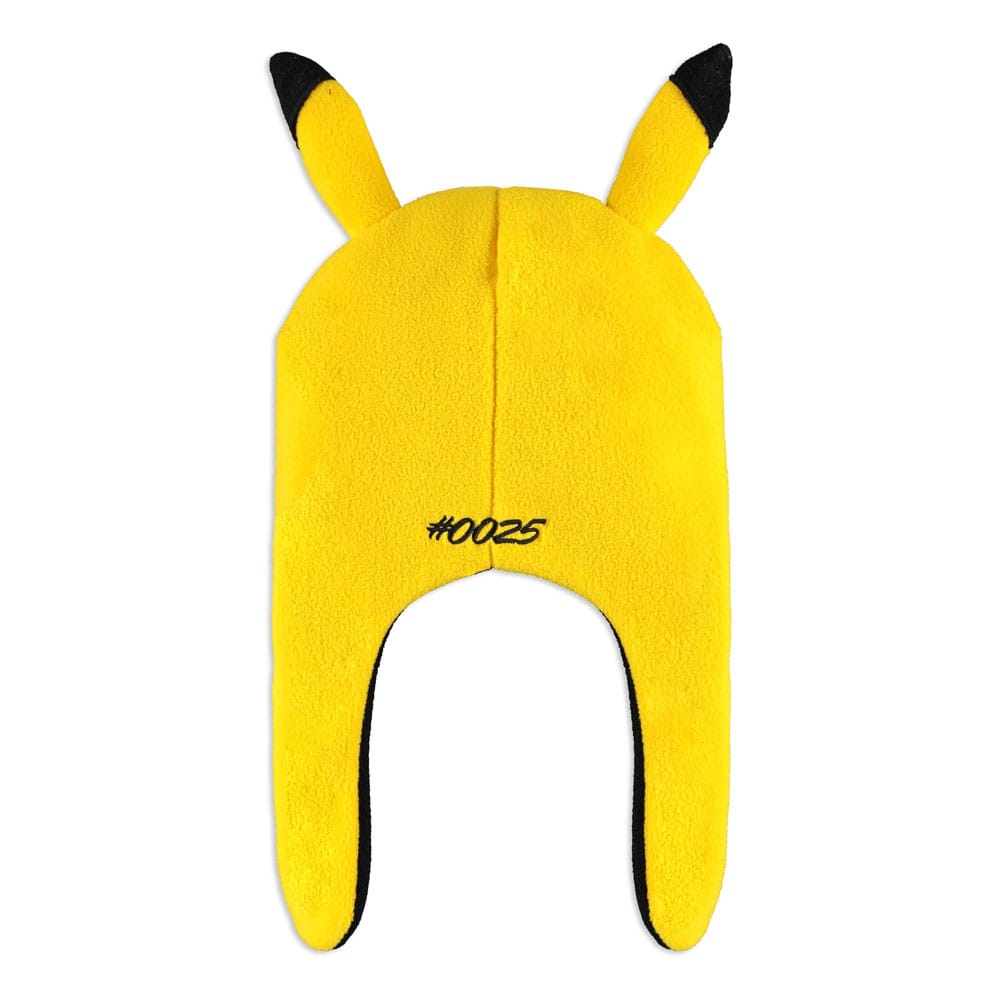 Gelbe Pokémon Skimütze aus Polar Fleece im Pikachu-Design mit 3D-Ohren, roten Bäckchen und schwarzen Ohrenklappen-Rändern.