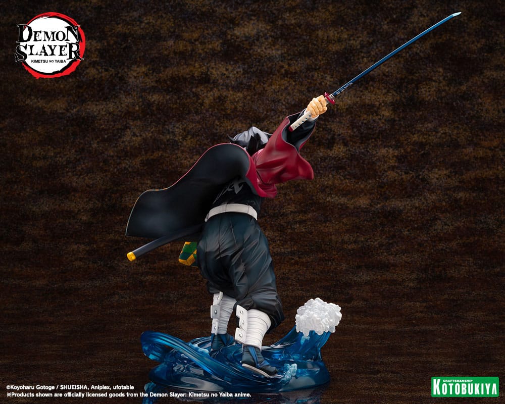 Kotobukiya Demon Slayer ARTFX J Figur von Giyu Tomioka mit erhobenem Schwert und Wasser-Effekt-Base.