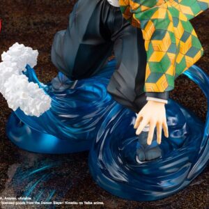 Kotobukiya Demon Slayer ARTFX J Figur von Giyu Tomioka mit erhobenem Schwert und Wasser-Effekt-Base.