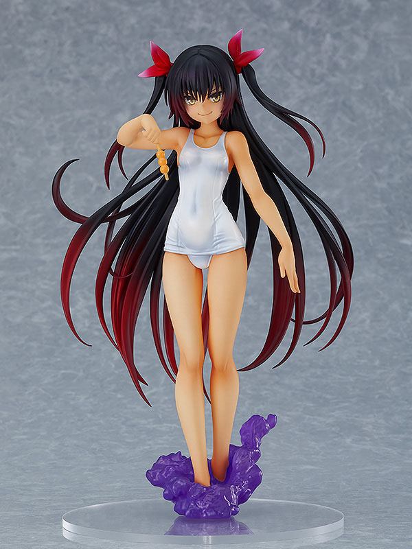 Max Factory Pop Up Parade Figur von Nemesis aus To LOVE-Ru Darkness im weißen Badeanzug mit Dango-Spieß und langen Haaren.