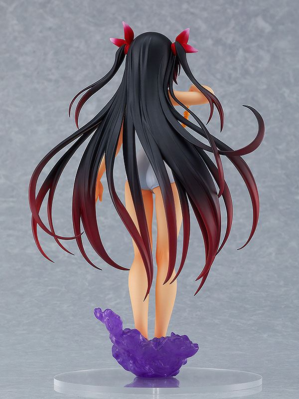 Max Factory Pop Up Parade Figur von Nemesis aus To LOVE-Ru Darkness im weißen Badeanzug mit Dango-Spieß und langen Haaren.