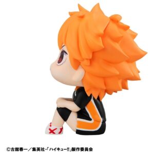 MegaHouse Haikyuu Look Up Chibi-Figur von Shoyo Hinata im schwarzen Trikot mit Nummer 10 und nach oben gerichtetem Blick.