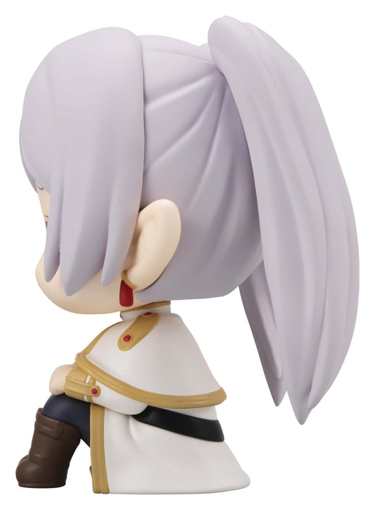 MegaHouse Frieren Look Up Chibi-Figur von Frieren mit schmollerndem Droopy Face Gesichtsausdruck und nach oben gerichtetem Blick.