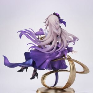 Honkai Star Rail Scale Figur von Herta im violetten Kleid mit Waldhorn sitzend auf einem goldenen Notenschlüssel-Sockel.