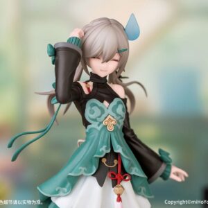 Honkai Star Rail Figur von Qingque im jade-grünen Outfit mit geschlossenen Augen und Schweißtropfen-Effekt auf dekorativer Sockelbasis.