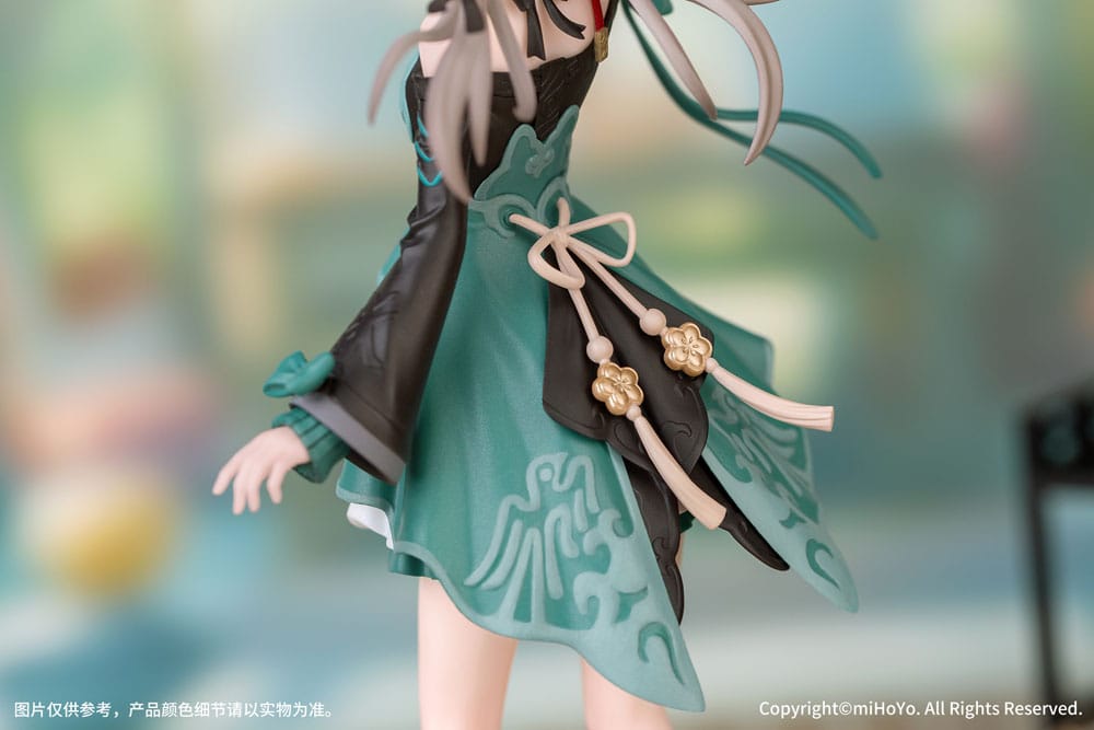 Honkai Star Rail Figur von Qingque im jade-grünen Outfit mit geschlossenen Augen und Schweißtropfen-Effekt auf dekorativer Sockelbasis.
