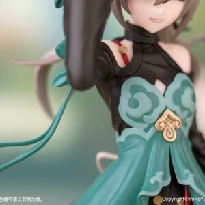 Honkai Star Rail Figur von Qingque im jade-grünen Outfit mit geschlossenen Augen und Schweißtropfen-Effekt auf dekorativer Sockelbasis.