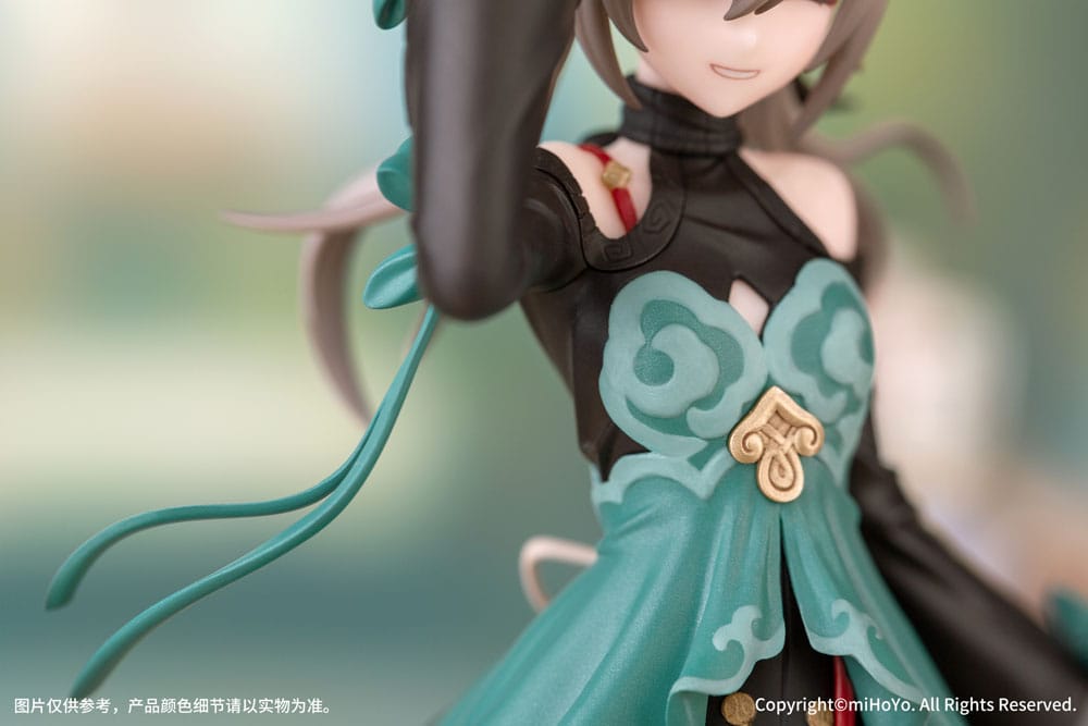 Honkai Star Rail Figur von Qingque im jade-grünen Outfit mit geschlossenen Augen und Schweißtropfen-Effekt auf dekorativer Sockelbasis.