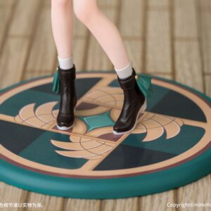 Honkai Star Rail Figur von Qingque im jade-grünen Outfit mit geschlossenen Augen und Schweißtropfen-Effekt auf dekorativer Sockelbasis.