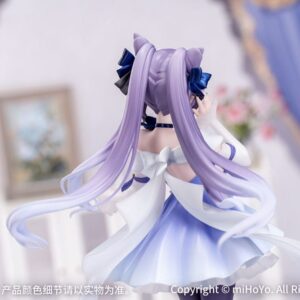 Genshin Impact Figur von Keqing im violett-weißen Opulent Splendor Abendkleid auf runder Standbasis.