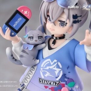 RIBOSE Honkai Star Rail Figur von Silver Wolf im blau-violetten Gamer-Outfit mit kleiner Katze, Konsole und buntem Acryl-Hintergrund.