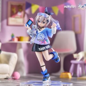 RIBOSE Honkai Star Rail Figur von Silver Wolf im blau-violetten Gamer-Outfit mit kleiner Katze, Konsole und buntem Acryl-Hintergrund.