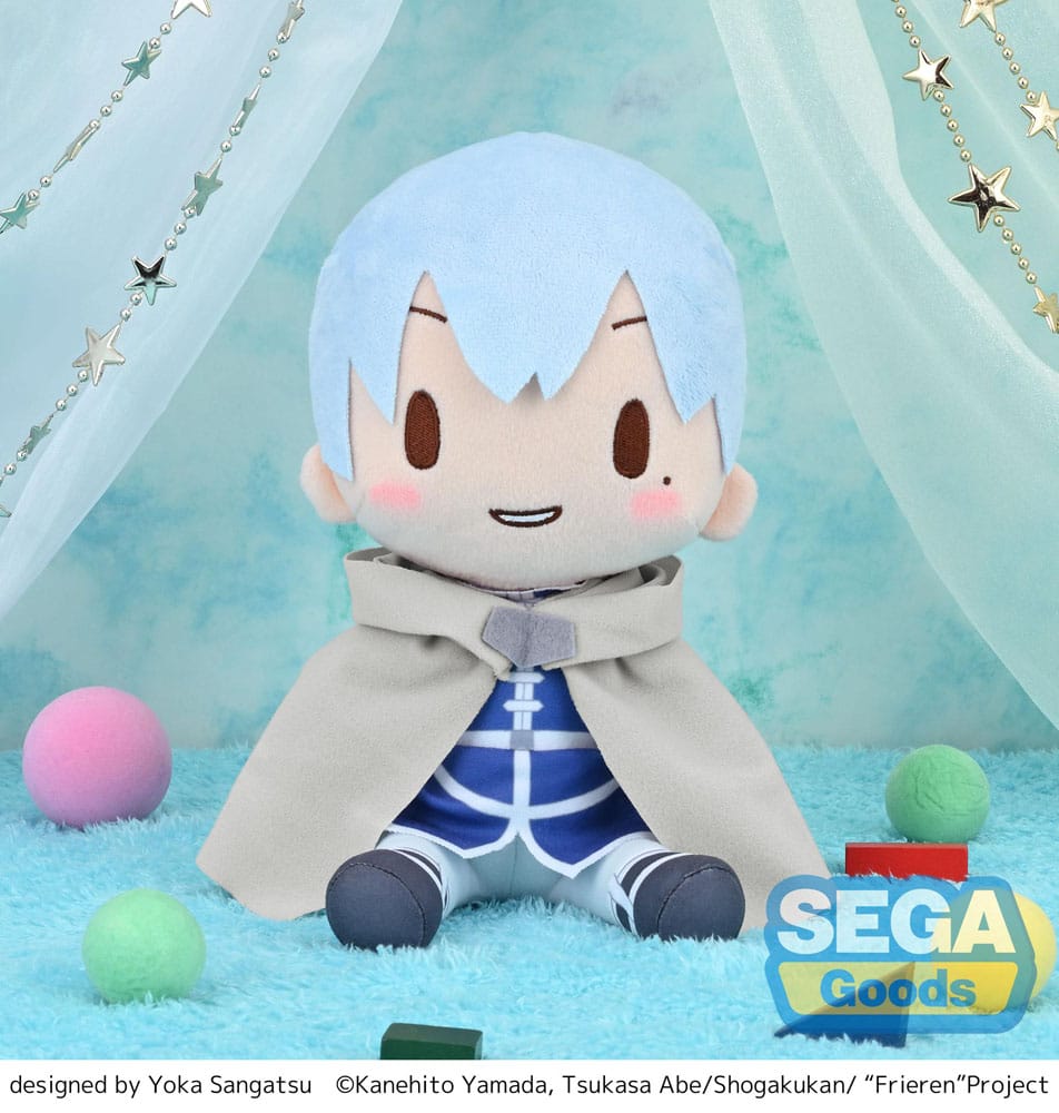 SEGA Fuwa Petit Plüschfigur von Himmel aus Frieren im blauen Helden-Outfit mit grauem Umhang.