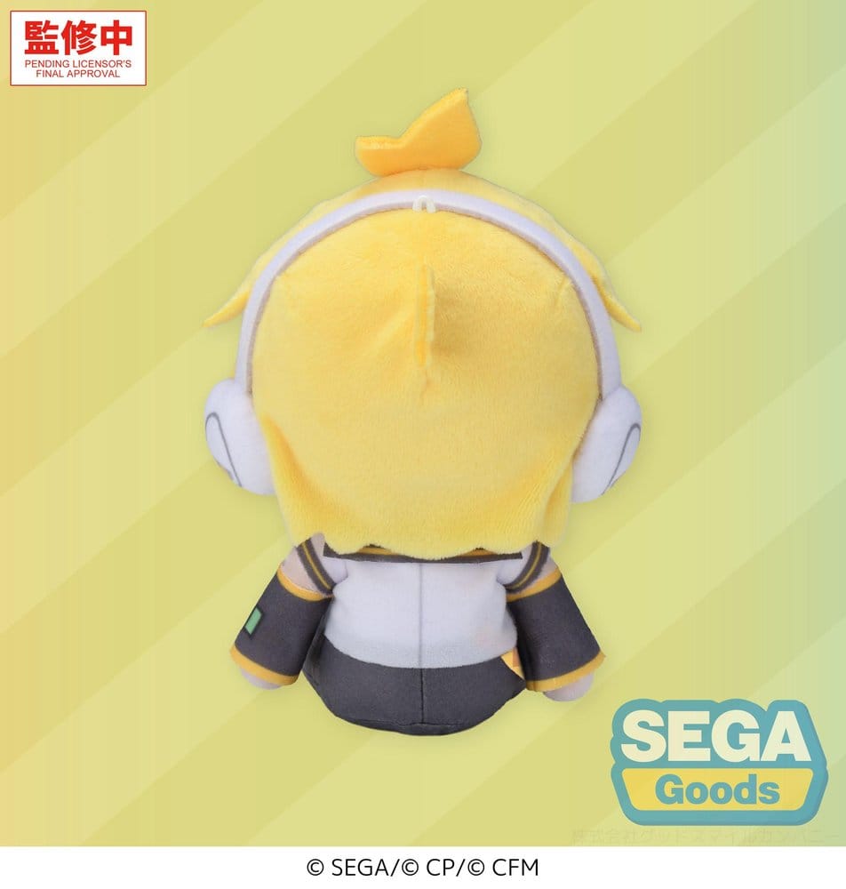 SEGA Vocaloid Mysekai Plüschfigur von Kagamine Len mit gelben Haaren und weiß-grau-gelbem Outfit in sitzender Chibi-Pose.