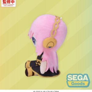 SEGA Vocaloid Mysekai Plüschfigur von Megurine Luka mit rosa Haaren und schwarz-goldenem Outfit in sitzender Chibi-Pose.