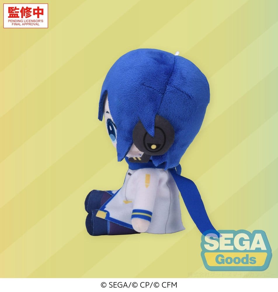 SEGA Vocaloid Mysekai Plüschfigur von Kaito mit blauen Haaren, blauem Schal und weiß-blauem Outfit in sitzender Chibi-Pose.