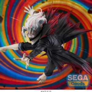 SEGA Dandadan FIGURIZM Alpha Figur von Okarun in transformierter Form mit weißem Haar, Maske und wehendem Mantel in dynamischer Sprungpose.
