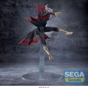 SEGA Dandadan FIGURIZM Alpha Figur von Okarun in transformierter Form mit weißem Haar, Maske und wehendem Mantel in dynamischer Sprungpose.