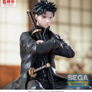 SEGA Kagurabachi Figur von Chihiro Rokuhira im schwarzen Mantel in sitzender Pose mit verschränkten Armen und Katana.