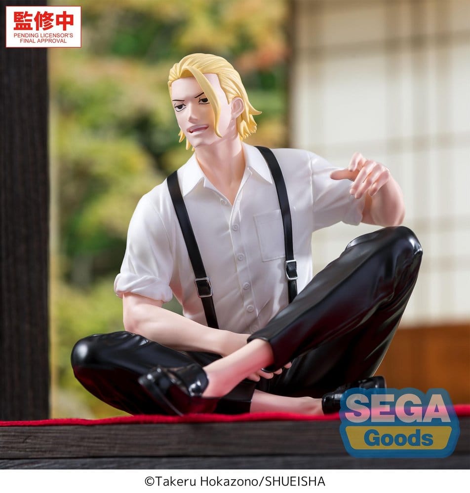 SEGA Kagurabachi Figur von Shiba mit blonden Haaren im weißen Hemd und Hosenträgern in sitzender Pose.