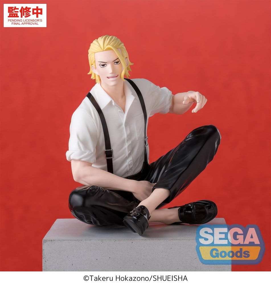 SEGA Kagurabachi Figur von Shiba mit blonden Haaren im weißen Hemd und Hosenträgern in sitzender Pose.