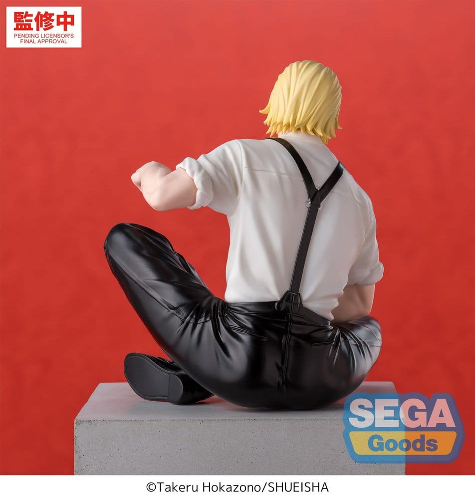 SEGA Kagurabachi Figur von Shiba mit blonden Haaren im weißen Hemd und Hosenträgern in sitzender Pose.